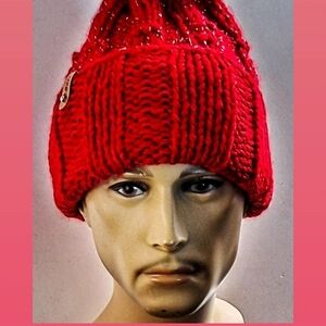 NWT Cashmere Blend Hand Knitted Cuff PomPom Beanie With A Little Bling.